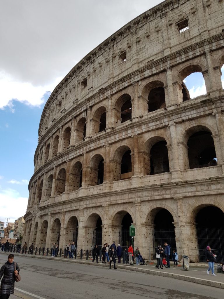 Op deze foto zie Colosseum in rome