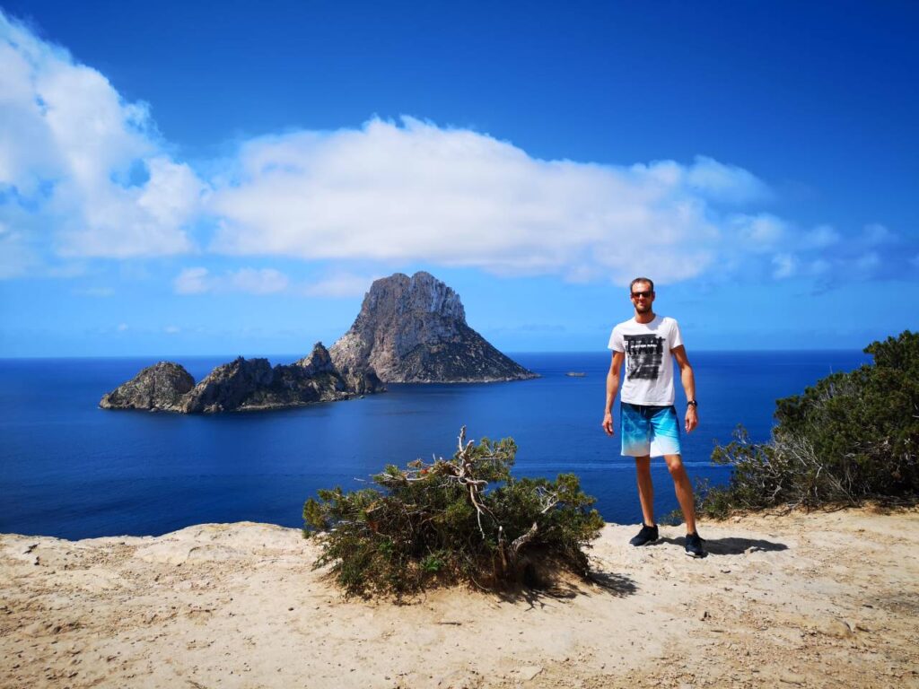 Op deze foto zie je Es Vedrà in ibiza